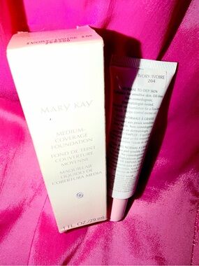 Mary Kay Medium Coverage Foundation - Ivory 204 Pink Cap Discontinued